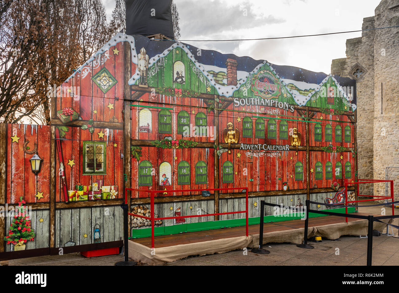 Appiccicoso decorazioni di Natale in Southampton - Southampton il calendario dell'Avvento 2018 nel centro della città, Hampshire, Inghilterra, Regno Unito Foto Stock