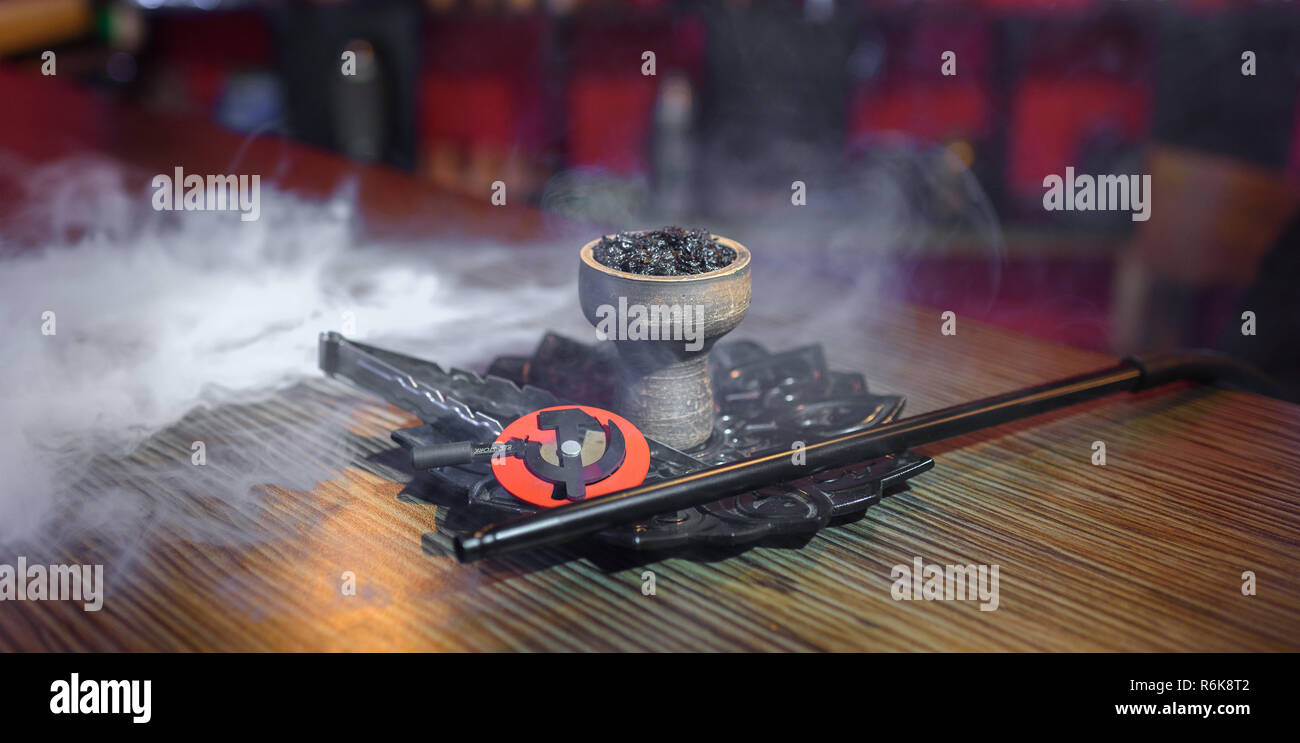 ciotola di hookah con tabacco Foto Stock