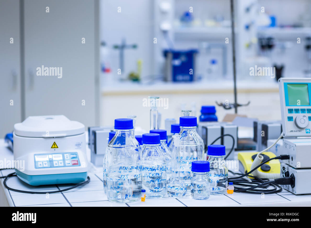 Laboratorio di chimica (SHALLOW DOF dai toni di colore immagine) Foto Stock