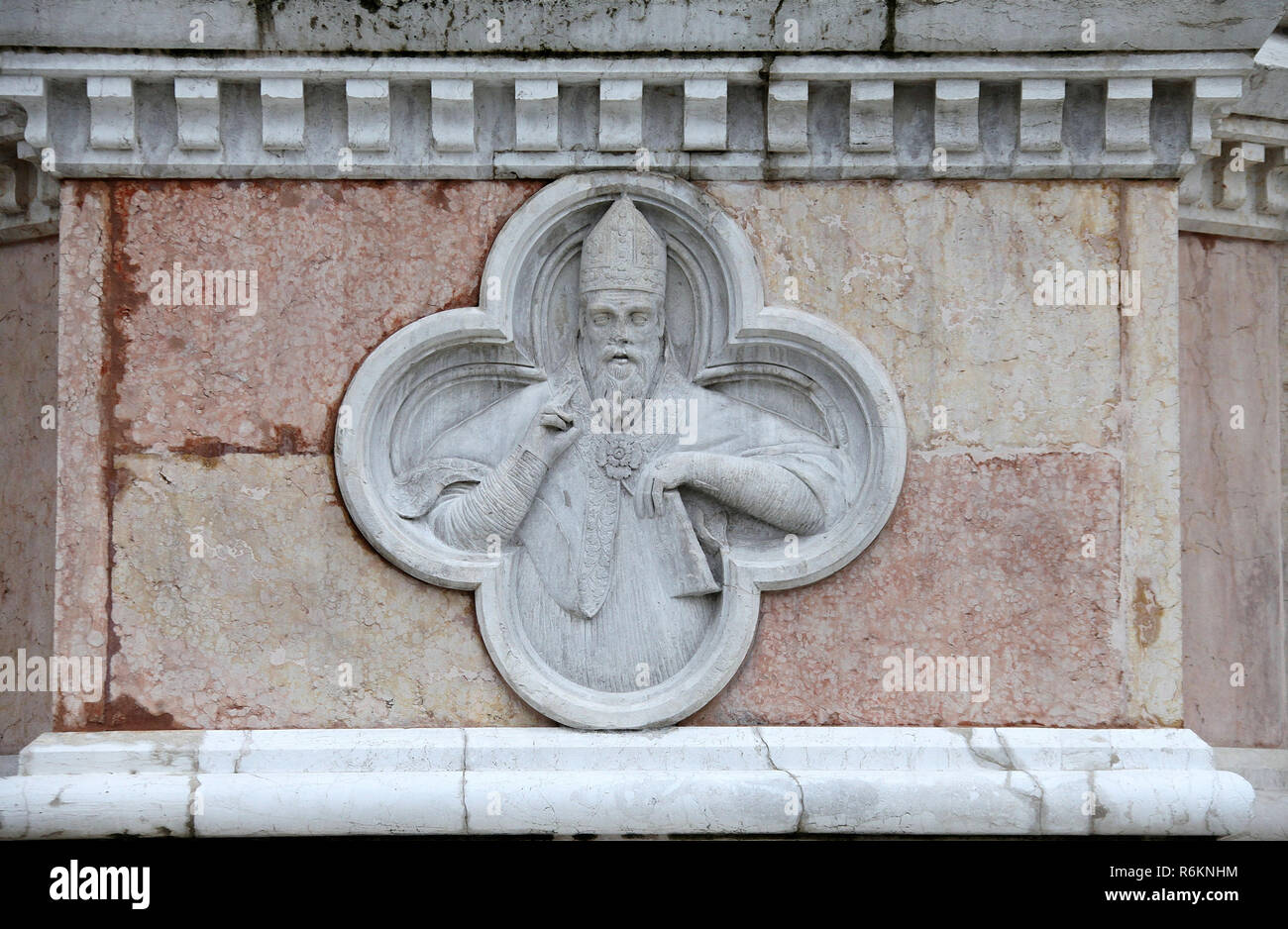 Dettaglio della facciata della Basilica di San Petronio a Bologna Foto Stock