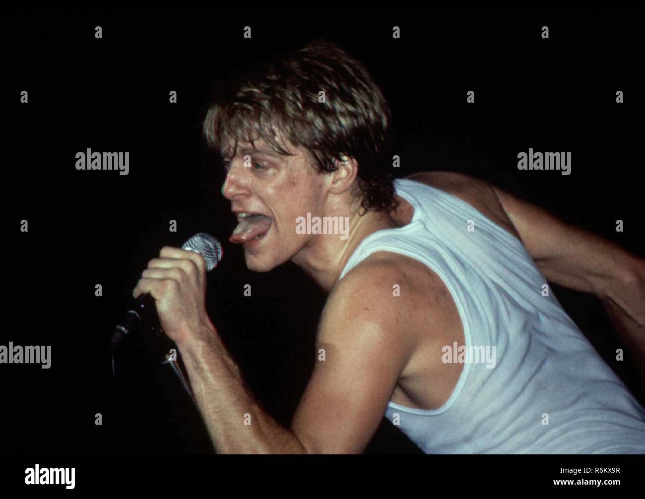 Foto di archivio.Londra. Bryan Adams performing live sul palco negli anni novanta.Legendées 30 Novembre 2018.LMK11-SL23-MB2040-01118 Credito: punto di riferimento Media / MediaPunch Foto Stock