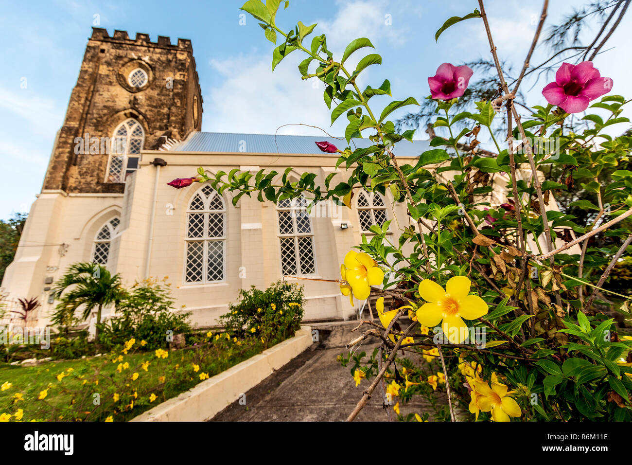 Sant'Andrea Chiesa Parrocchiale. Questa bella chiesa sull'isola caraibica di Barbados assomiglia molto a un tradizionale, chiesa inglese con la sua ispirazione gotica architettura e la torre quadrata. Foto Stock