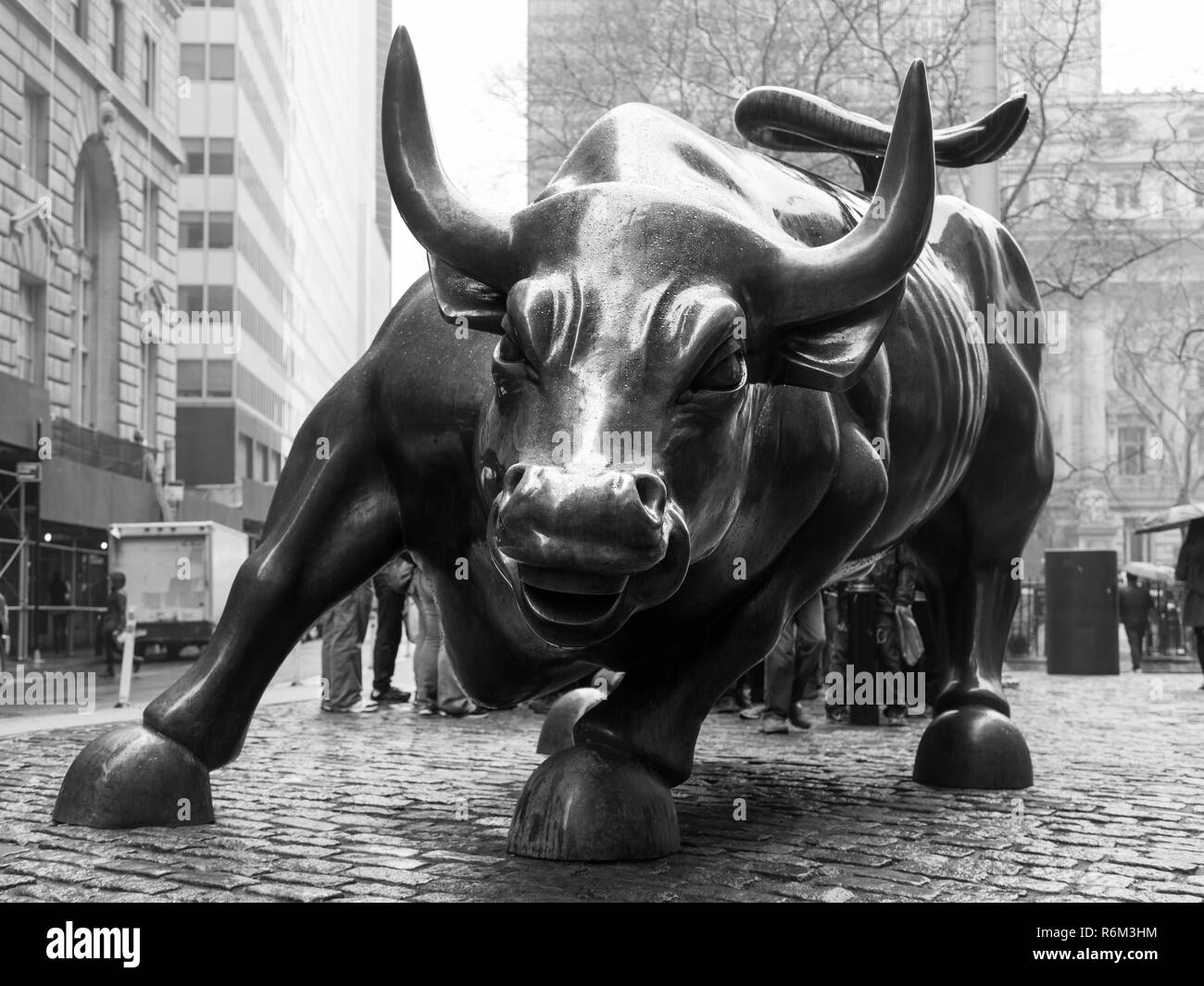 La carica di Bull in Lower Manhattan, New York. Foto Stock