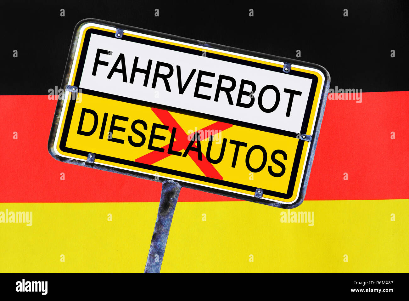Cartello stradale divieto di circolazione per le autovetture diesel in Germania. diesel Simbolo divieto di guida Foto Stock
