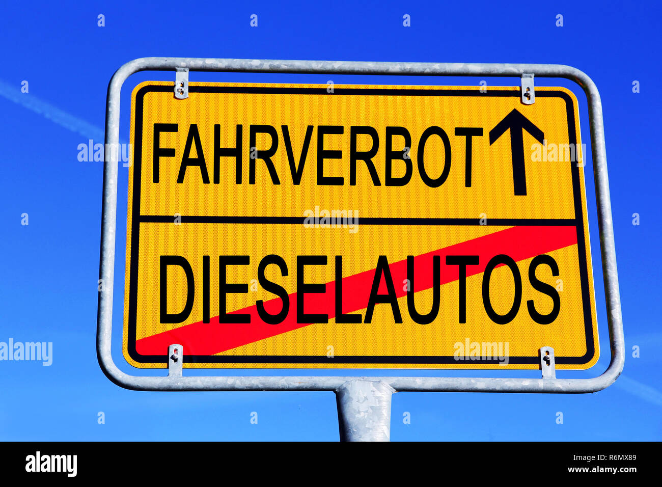Cartello stradale divieto di circolazione per le autovetture diesel in Germania. diesel Simbolo divieto di guida Foto Stock