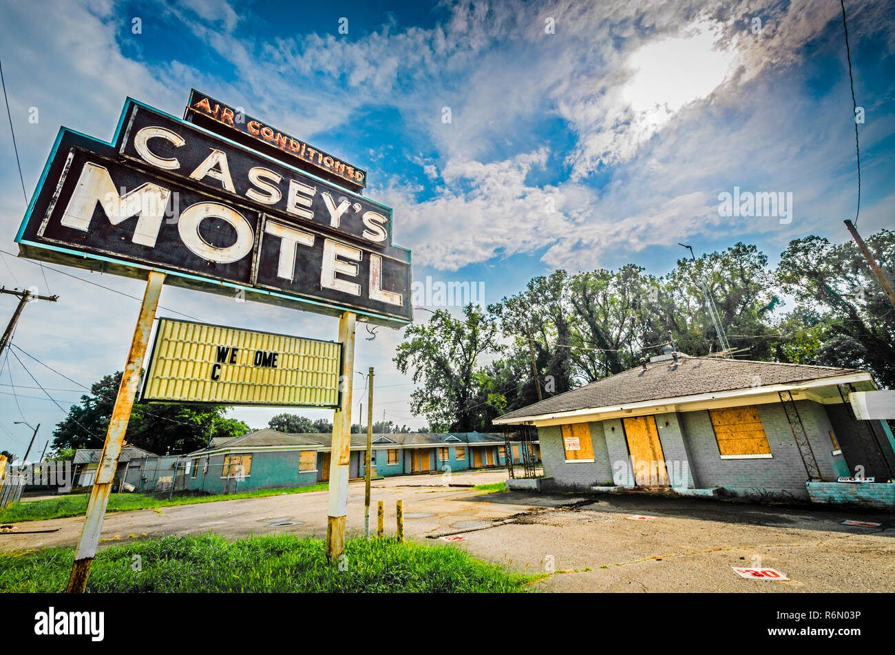 Un segno di ruggine pubblicizza Casey's Motel su Elvis Presley Boulevard, Sett. 3, 2015, a Memphis, Tennessee. Foto Stock