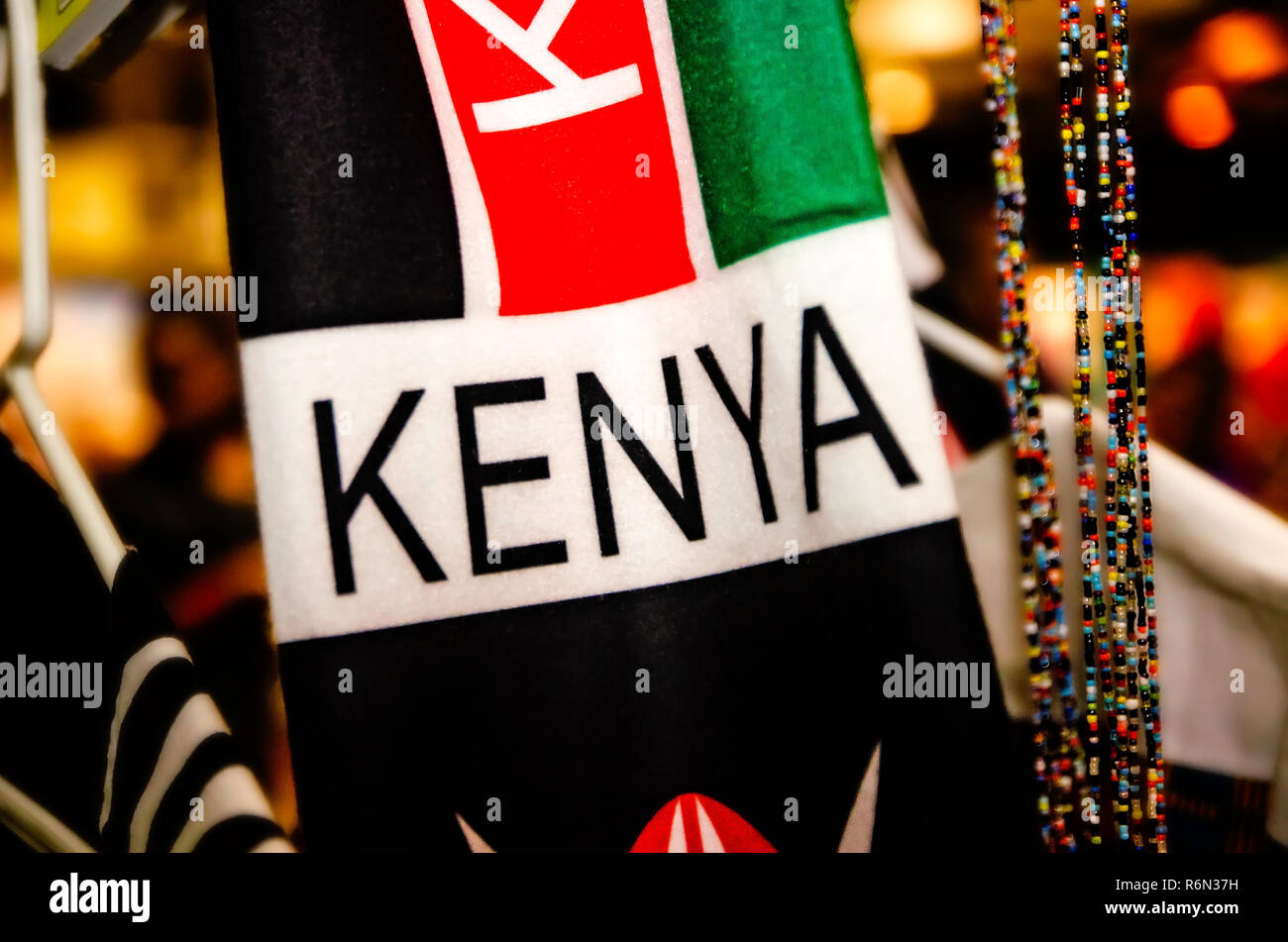 Una sciarpa dal Kenya è visualizzato alla XXXIV Mobile annuale Festival Internazionale, nov. 17, 2018 in Mobile, Alabama. Foto Stock
