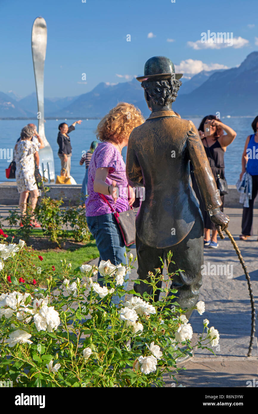 Charlie Chaplin statua sulle rive del Lago di Ginevra in Vevey Foto Stock