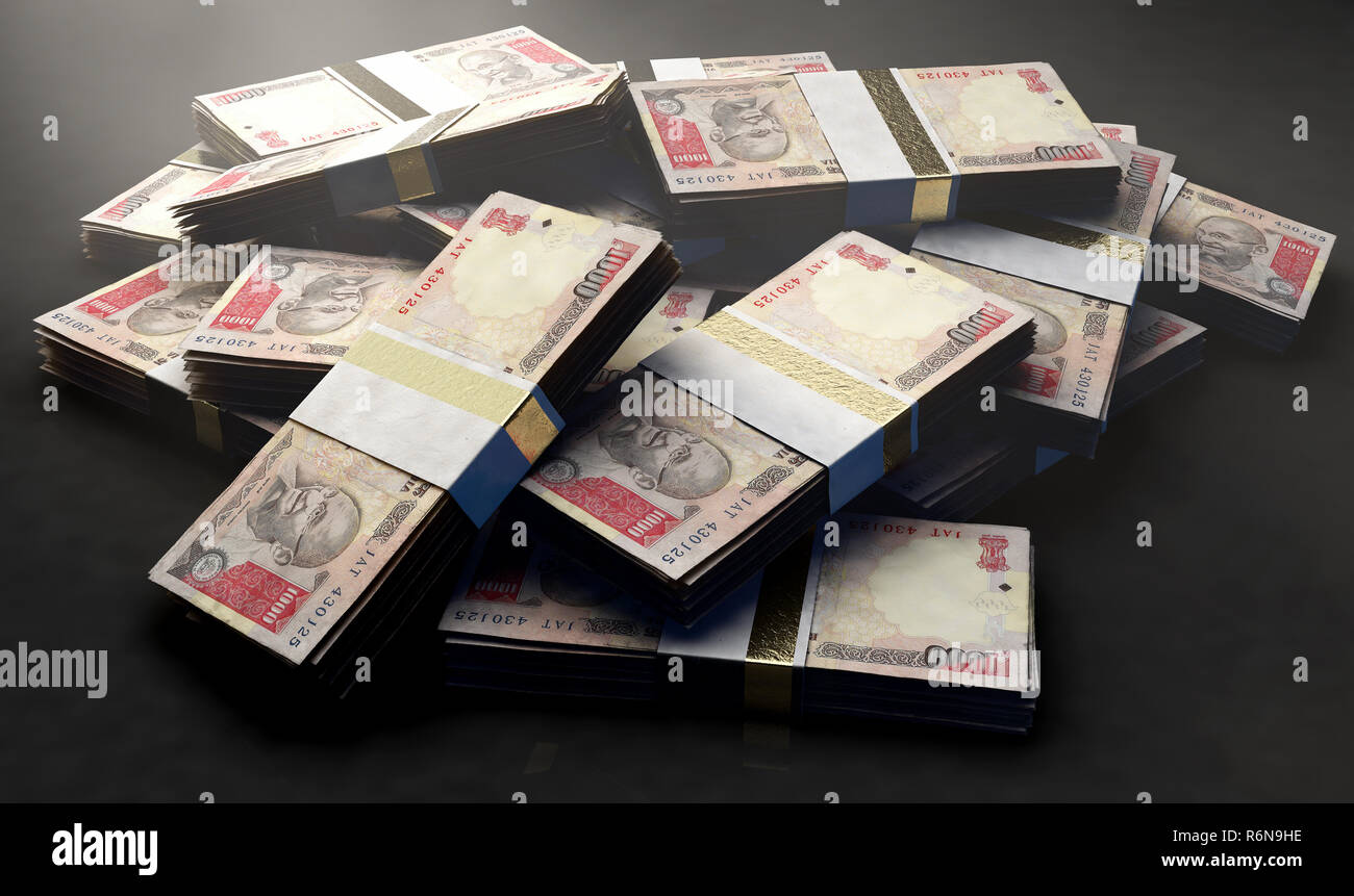 Un mucchio di casualmente disperse fasci di rupia indiana banconote isolato su un background - 3D render Foto Stock