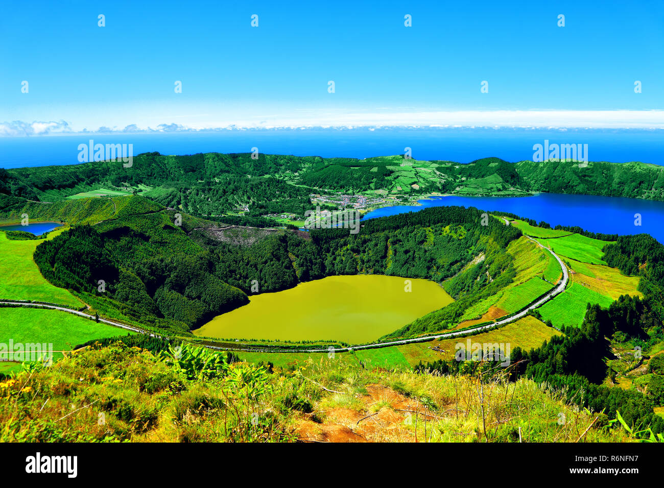 Paesaggio panoramico con tre laghi cratere, São Miguel Island, Azzorre, del Portogallo, dell'Europa. Foto Stock