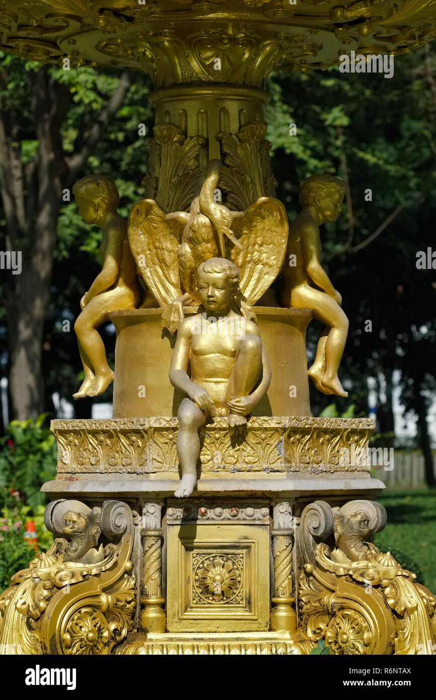 Uno stile Art Nouveau Fontana nel parco Saranrom, Sito di ex Saranrom Palace a Bangkok, in Thailandia Foto Stock