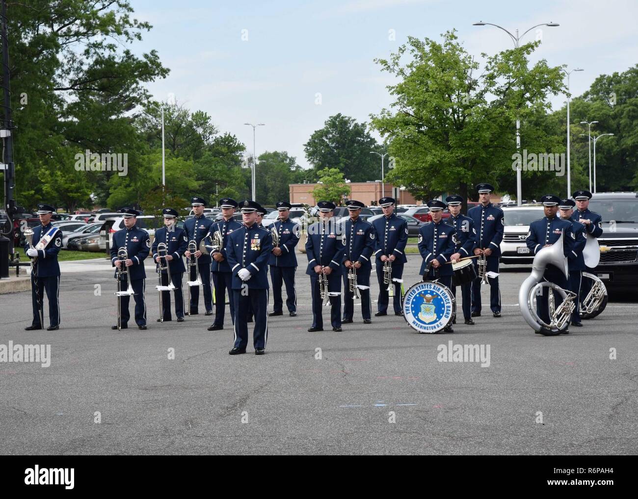 Air Force Col. William E. Campbell, 37, di McAllen, Texas, contabilizzate su dicembre 5, 2016, fu sepolto 18 Maggio a Al Cimitero Nazionale di Arlington, vicino a Washington, D.C. Il 29 gennaio 1969, Campbell è stato un membro della 497th Tactical Fighter Squadron come un comandante in un volo di due F-4Ds su un armati missione di ricognizione su sud Laos. Campbell è stato cancellato per impegnare un bersaglio e la sua artiglieria era visto che influiscono sulla terra. Haze in corrispondenza della zona resa per visibilità difficile ma immediatamente successivo, personale di volo ha visto una grande palla di fuoco sul terreno in prossimità del bersaglio. Il crewmem Foto Stock