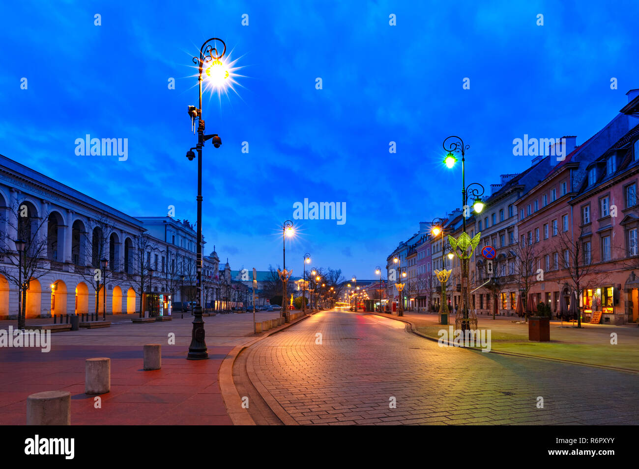 Bella street nella Città Vecchia di Varsavia, Polonia Foto Stock