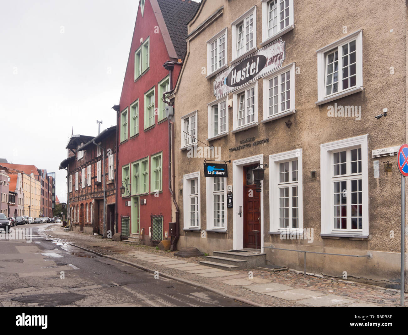 Grodzka Street nella parte interna della città di Danzica Polonia, fila di vecchi e pittoreschi edifici Foto Stock