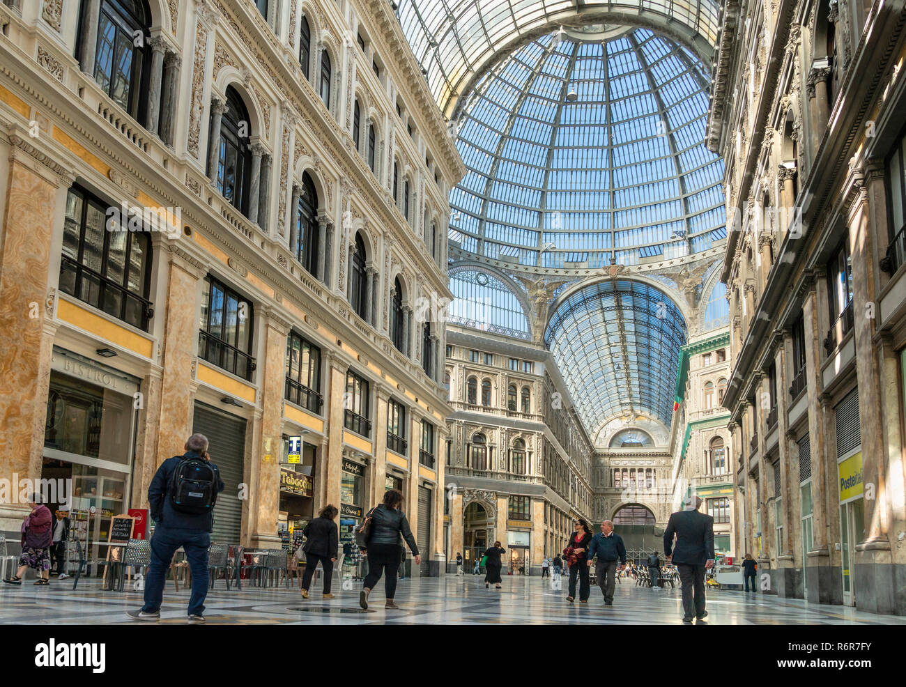 Galleria Umberto, shopping arcade,costruita tra il 1887-1891e progettato da Emanuele Rocco, Via Toledo e Via San Carlos, Napoli, Italia. Foto Stock