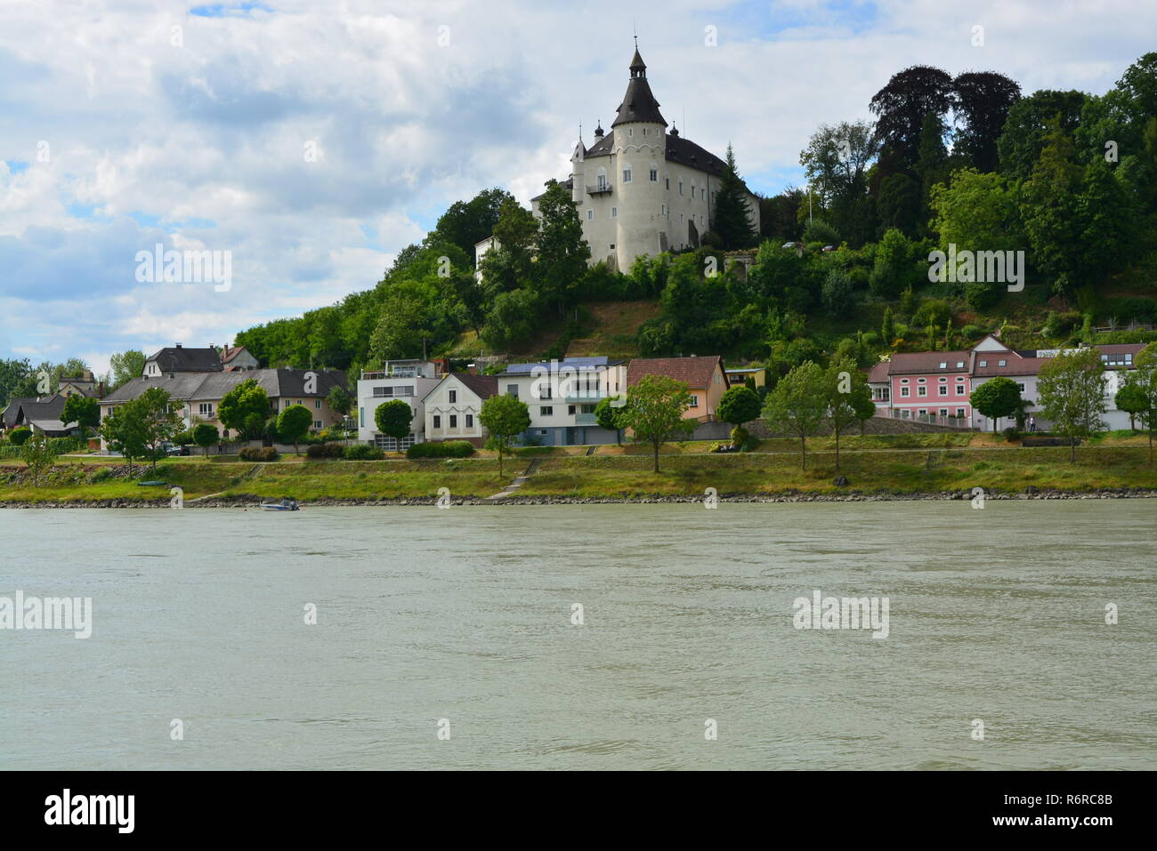 Il castello di ottensheim sul Danubio Foto Stock