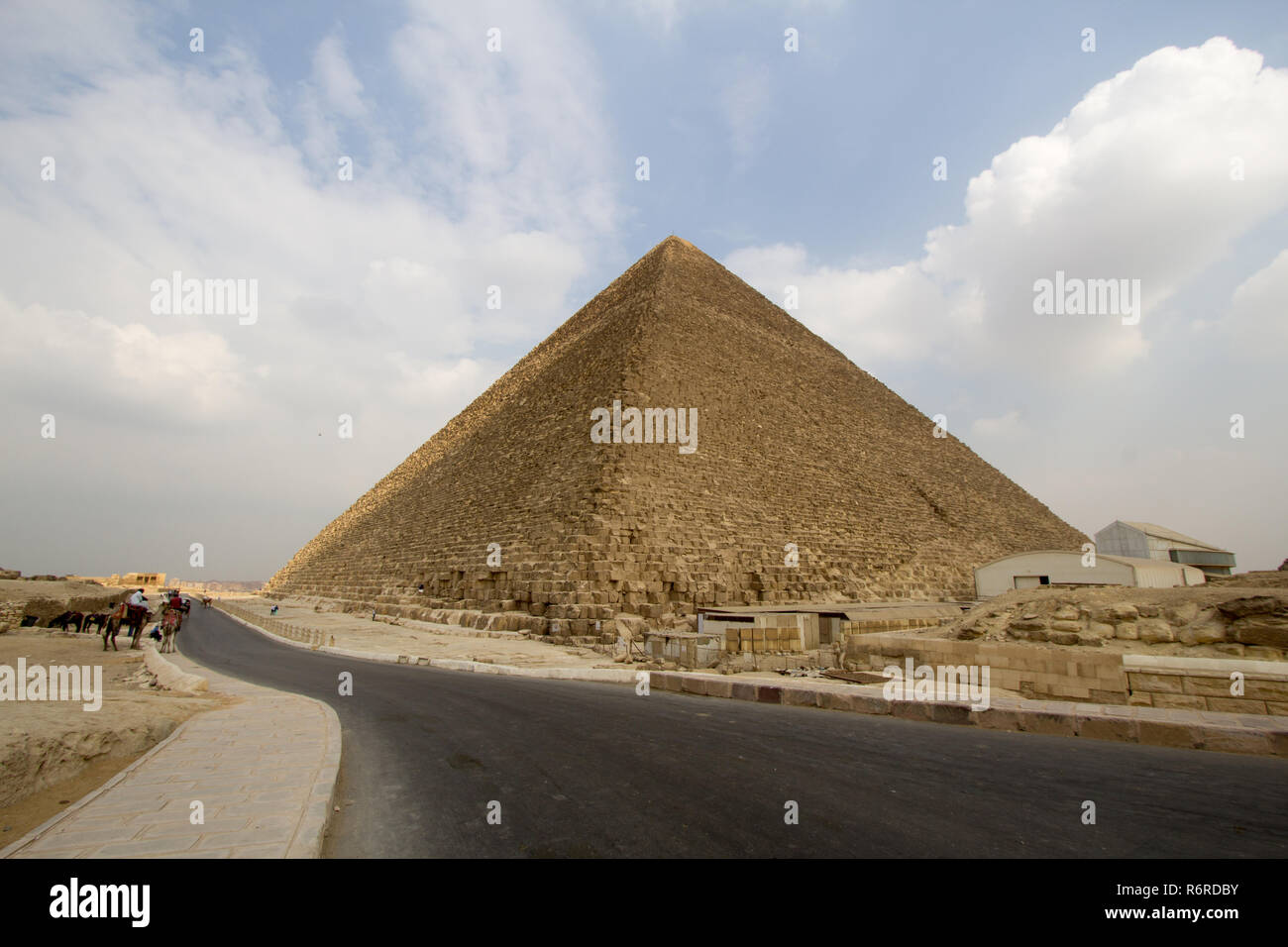 Il Cairo, Egitto - 12 Novembre 2018: Foto per piramide di Khafra nelle piramidi di Giza a Il Cairo città capitale dell'Egitto. Foto Stock