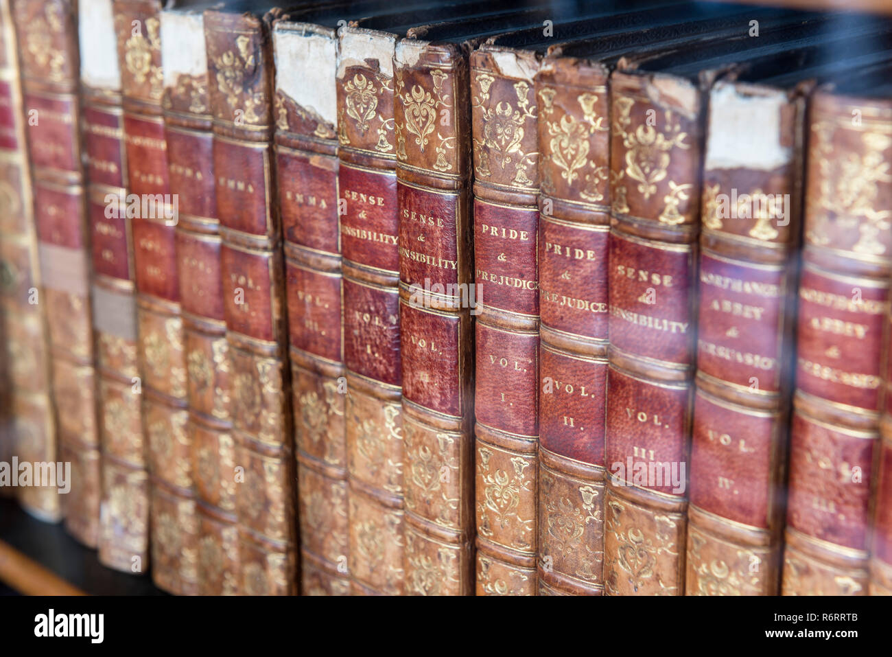 Rilegato in pelle di copie di senso e sensibilità da Jane Austen in Goodnestone Park Mansion Foto Stock