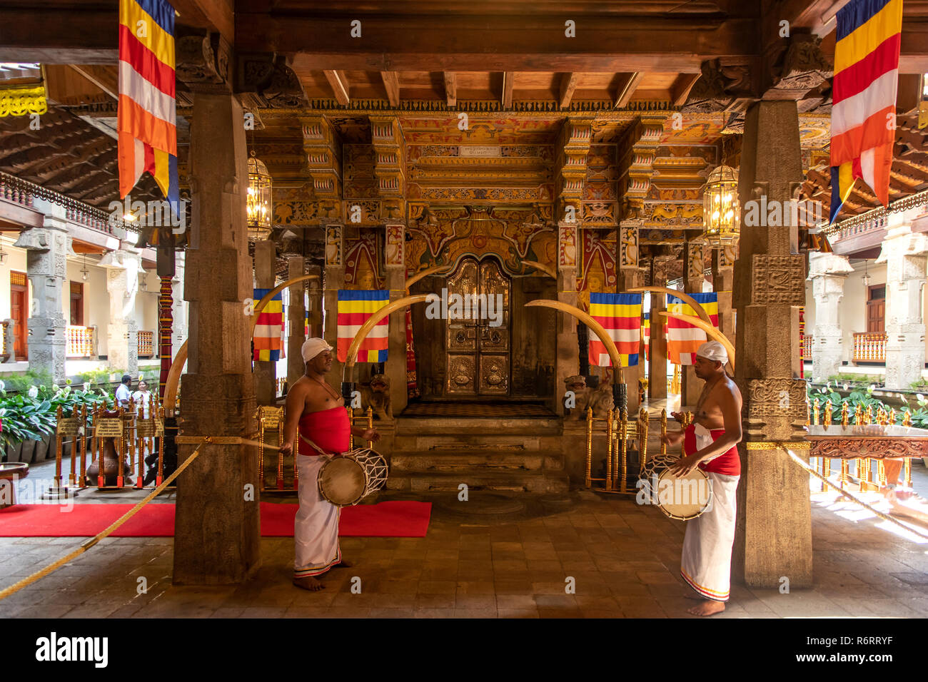 Interno del tempio del Dente, Kandy, Sri Lanka Foto Stock
