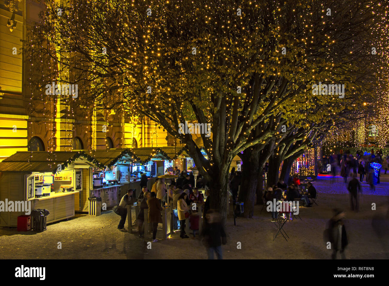 Avvento a Zagabria - Re Tomislav Square notte vedi al tempo di Avvento - Natale e Capodanno a Zagabria in Croazia Foto Stock