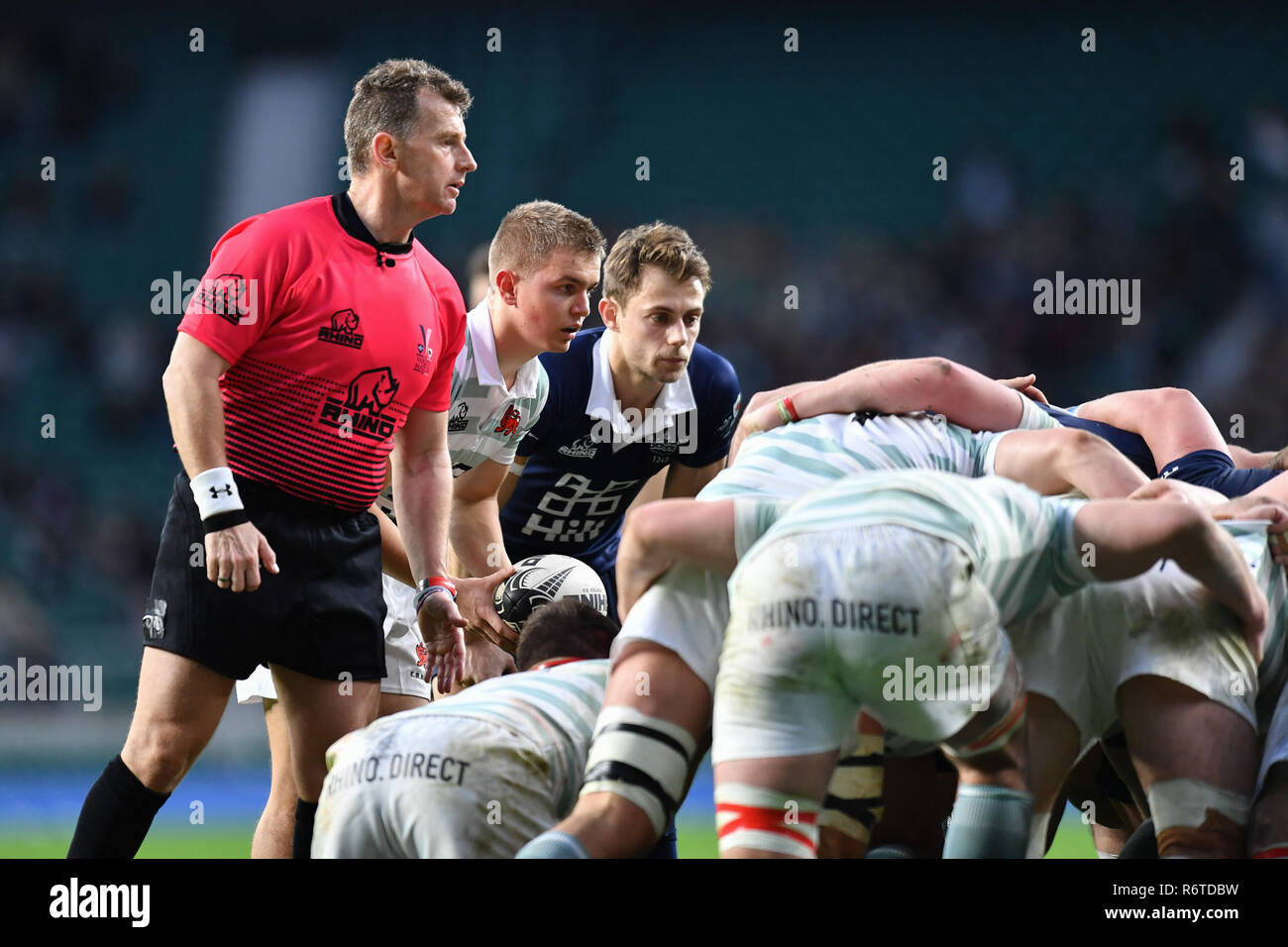 Londra, Regno Unito. 06 Dic, 2018. George Tresidder della Oxford University esclamazioni istruzioni per il compagno di squadra durante la Gamma Match 2018 tra Ourfc v Curufc a Twickenham Stadium di giovedì, 06 dicembre 2018. Londra Inghilterra. (Solo uso editoriale, è richiesta una licenza per uso commerciale. Nessun uso in scommesse, giochi o un singolo giocatore/club/league pubblicazioni.) Credito: Taka G Wu/Alamy News Credito: Taka Wu/Alamy Live News Foto Stock