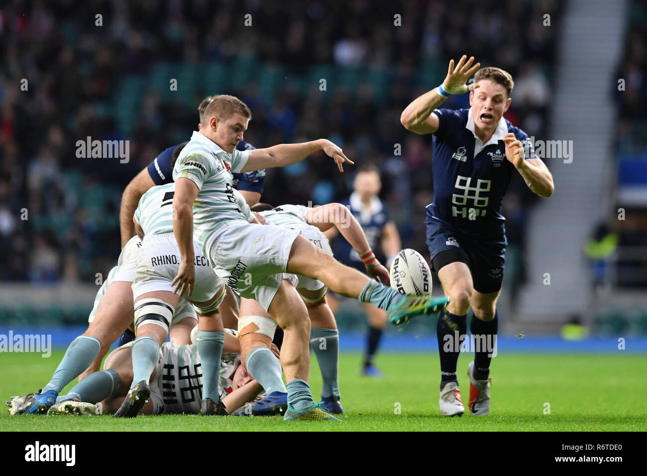 Londra, Regno Unito. 06 Dic, 2018. Chris Bell di Cambridge University in azione durante la Gamma Match 2018 tra Ourfc v Curufc a Twickenham Stadium di giovedì, 06 dicembre 2018. Londra Inghilterra. (Solo uso editoriale, è richiesta una licenza per uso commerciale. Nessun uso in scommesse, giochi o un singolo giocatore/club/league pubblicazioni.) Credito: Taka G Wu/Alamy News Credito: Taka Wu/Alamy Live News Foto Stock