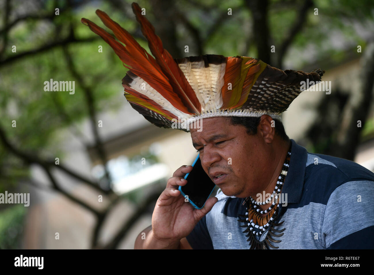 DF - Brasilia - 12/6/2018 - indiani CCBB - indiani fare agire in CCBB questo giovedì, 6 dicembre sono il deposito di documenti in modo che la Funai soggiorni presso il ministero della giustizia. Foto: Mateus Bonomi / AGIF Foto Stock