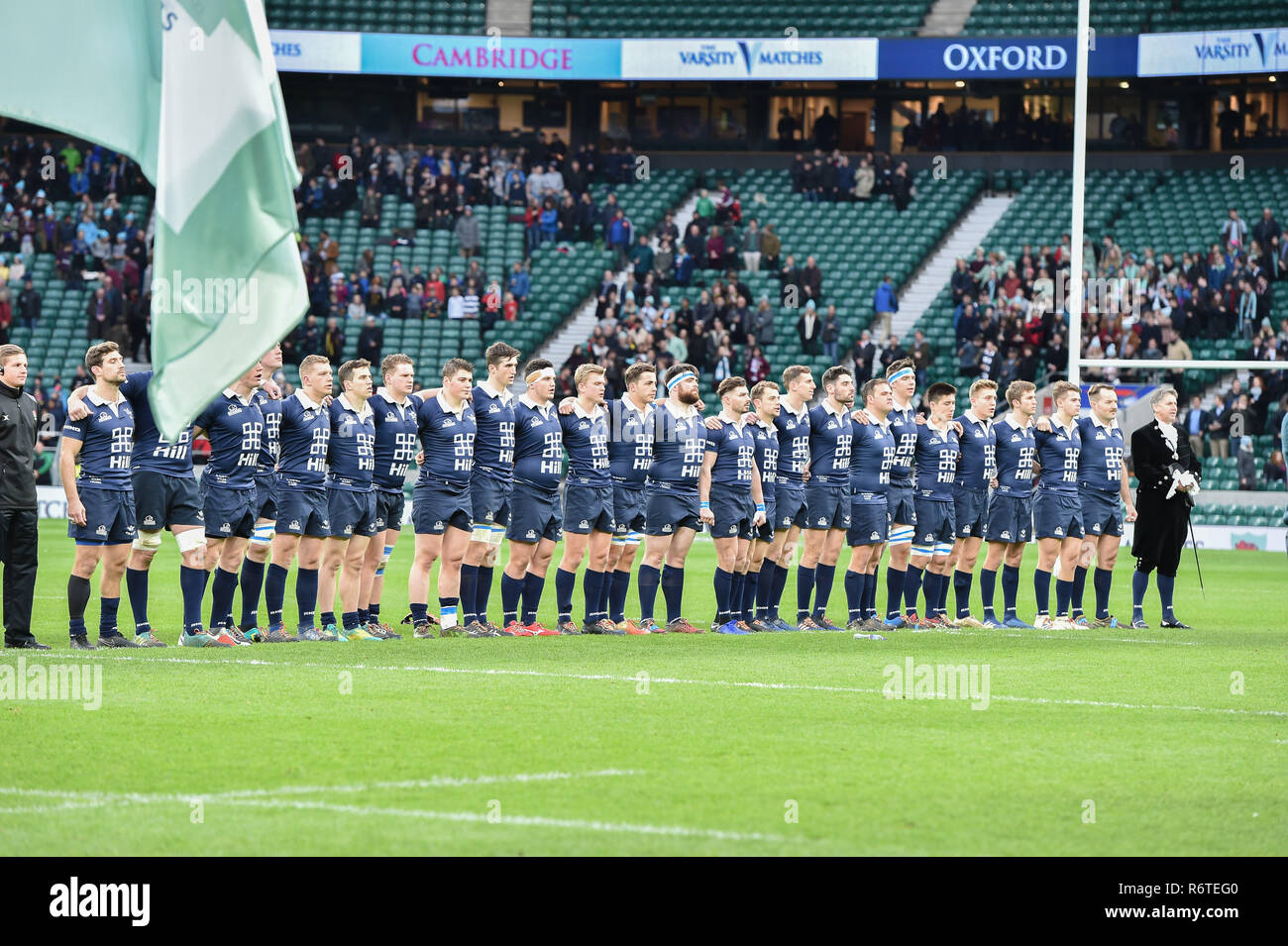 Oxford University team durante la Gamma Match 2018 tra Ourfc v Curufc a Twickenham Stadium di giovedì, 06 dicembre 2018. Londra Inghilterra. (Solo uso editoriale, è richiesta una licenza per uso commerciale. Nessun uso in scommesse, giochi o un singolo giocatore/club/league pubblicazioni.) Credito: Taka G Wu/Alamy News Foto Stock