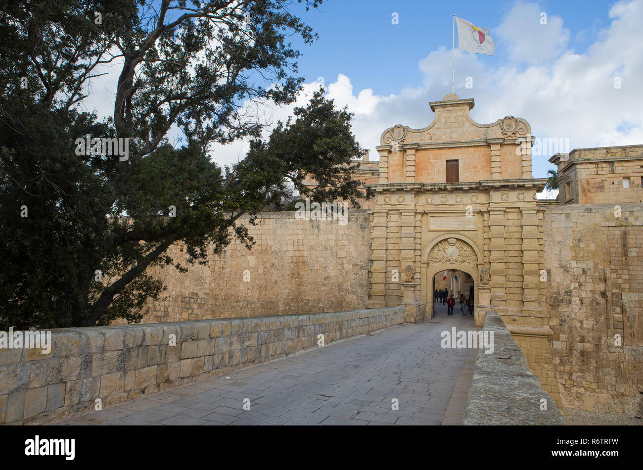 Vista generale GV di Mdina gate o gate Vilhena, fu costruita in stile barocco nel 1724 su disegno di Carlo Franois de Mondion, Mdina (L-Imdin Foto Stock