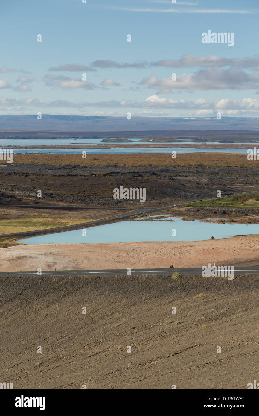 Il paesaggio di Myvatn e geotermia sono compresi Krafla power station in tempo soleggiato, il nord dell'Islanda Foto Stock