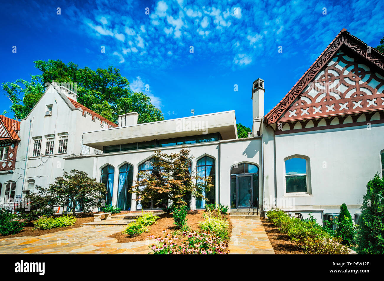 Callanwolde Fine Arts Center è alloggiato entro un 27.000 piedi quadrati Revival Gothic-Tudor mansion, accoccolato su 12 acri di Atlanta, Georgia. Foto Stock