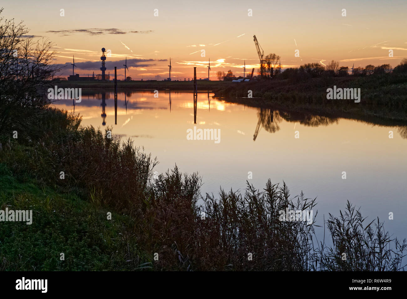 Atmosfera serale a knockster tief in ostfriesland Foto Stock