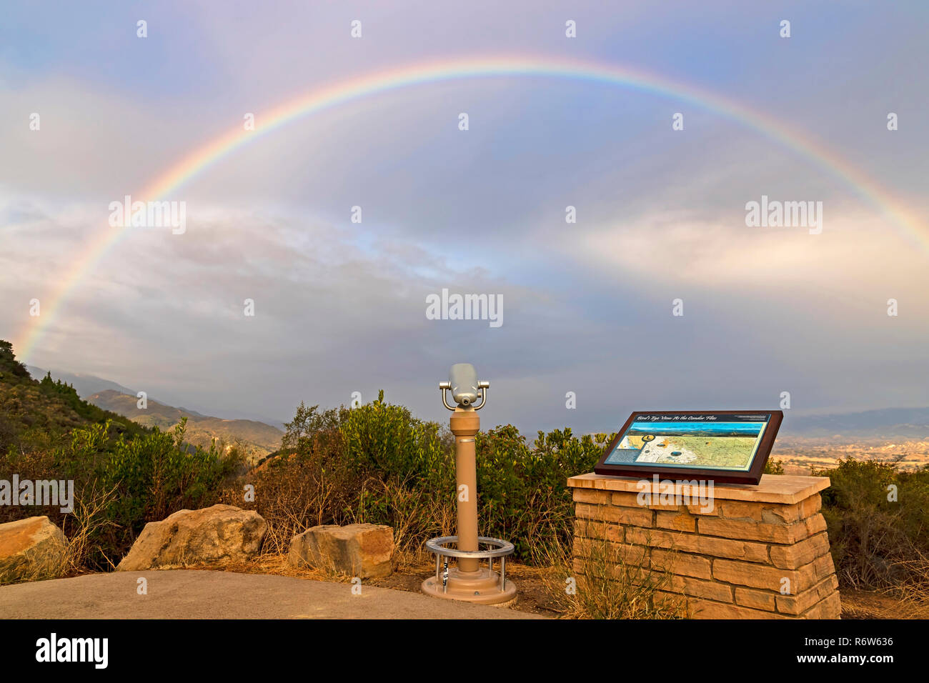 Rainbow durante la tempesta della California Foto Stock