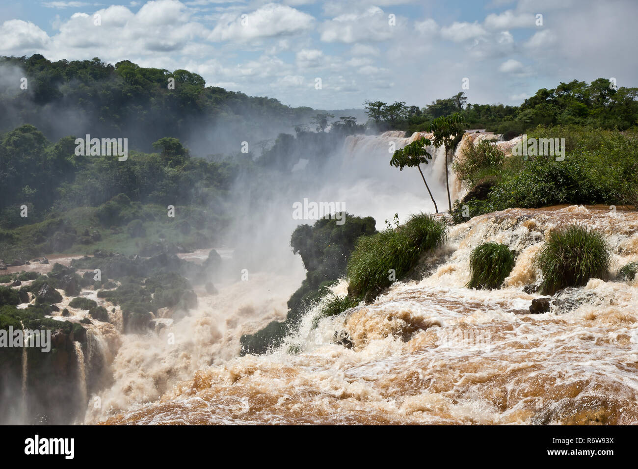 Cascate di Iguazú nella stagione delle piogge, lato Argentino Foto Stock