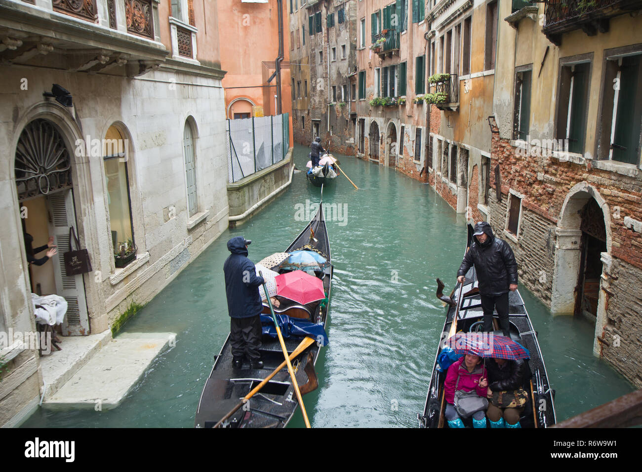 Acqua alta a Venezia - le inondazioni. Venezia, la capitale del nord Italia la Regione Veneto, è costruito su più di 100 piccole isole. Foto Stock