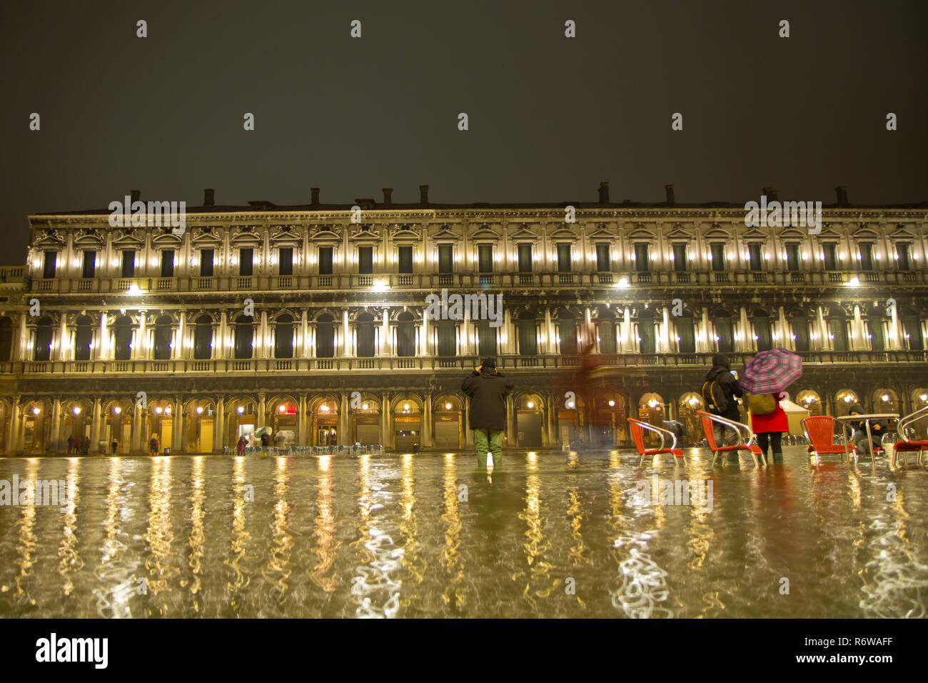 Acqua alta a Venezia - le inondazioni. Venezia, la capitale del nord Italia la Regione Veneto, è costruito su più di 100 piccole isole. Foto Stock