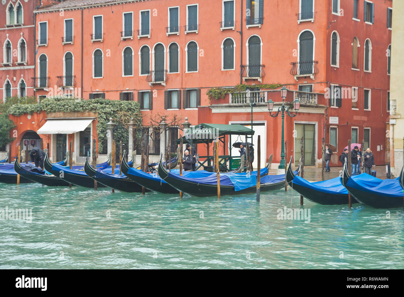 Acqua alta a Venezia - le inondazioni. Venezia, la capitale del nord Italia la Regione Veneto, è costruito su più di 100 piccole isole. Foto Stock