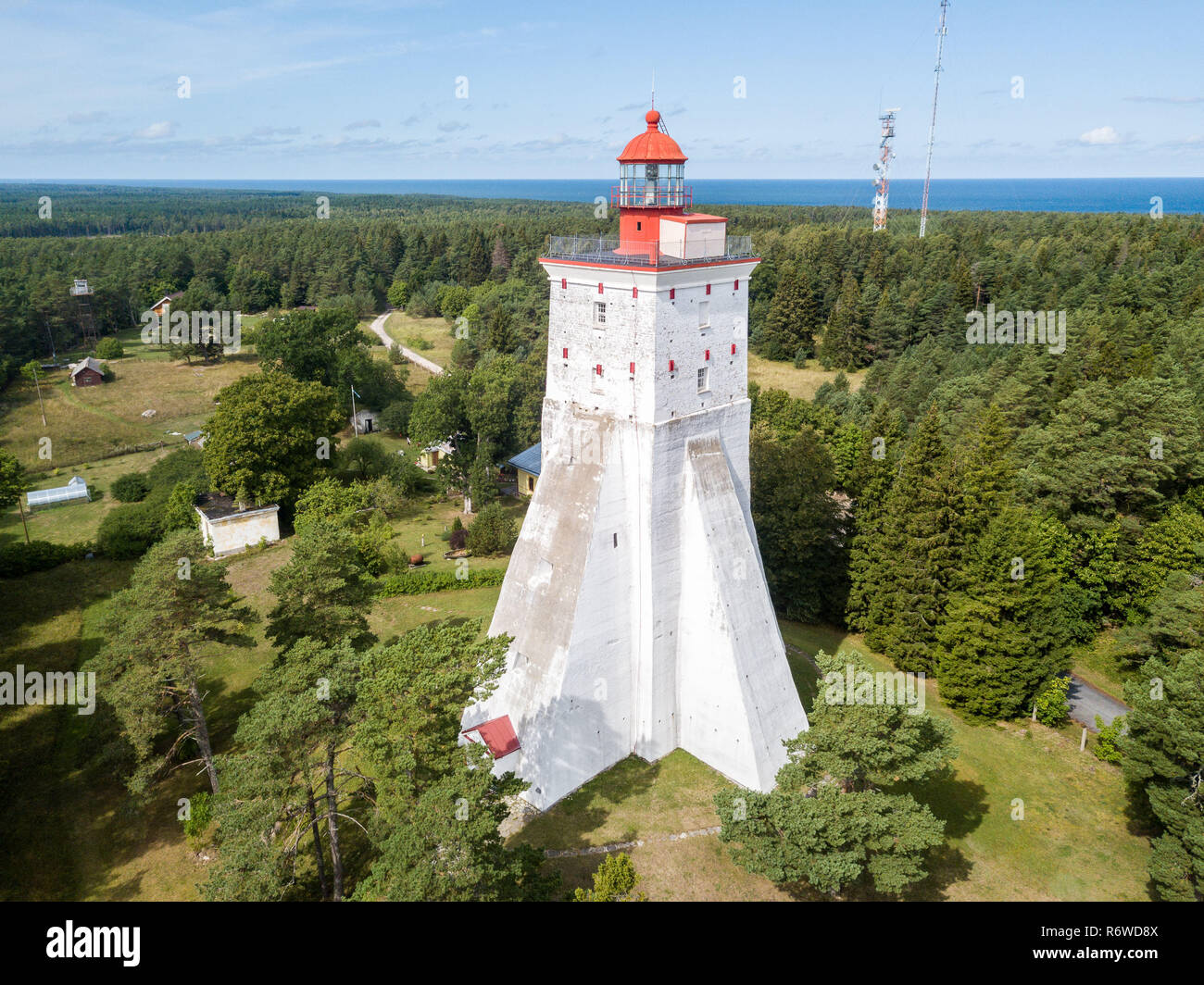 Storico Faro di Kõpu (Kopu faro), Hiiumaa island, Estonia antenna fuco foto. Birds Eye view Foto Stock