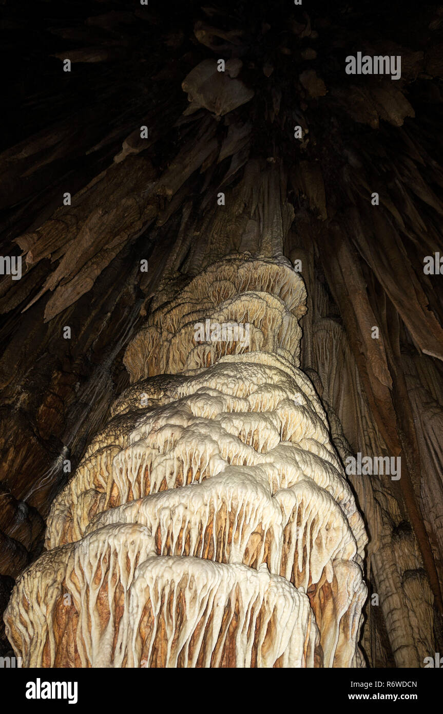 Caverna do diabo diavolo grotta del parco statale stalagmiti formazioni sotterranee Brasile geologia colonna Foto Stock