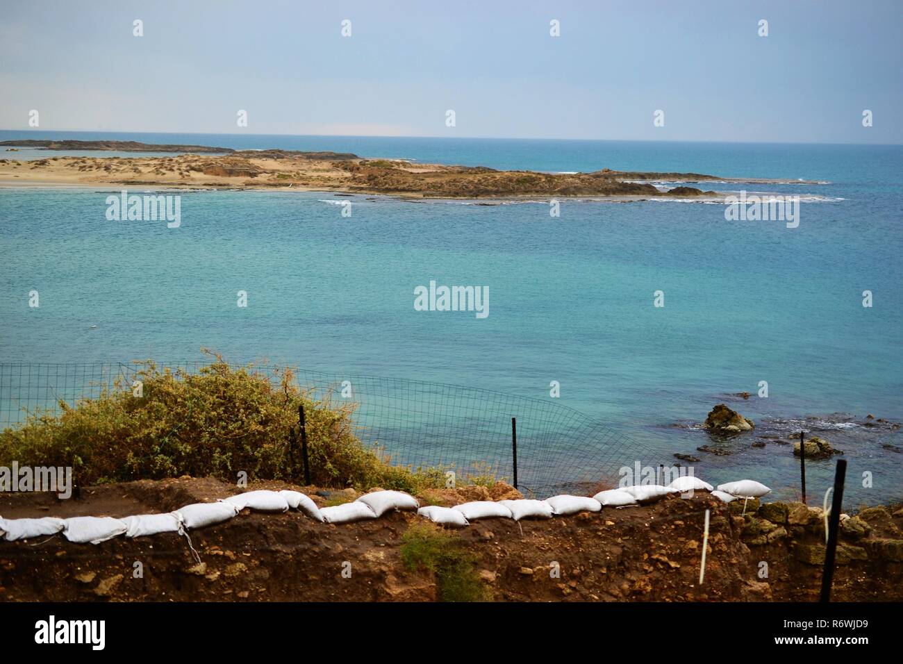 Riva del Tel Dor beach, famoso storico sito archeologico di Dor biblico in Israele, Mare Mediterraneo Foto Stock