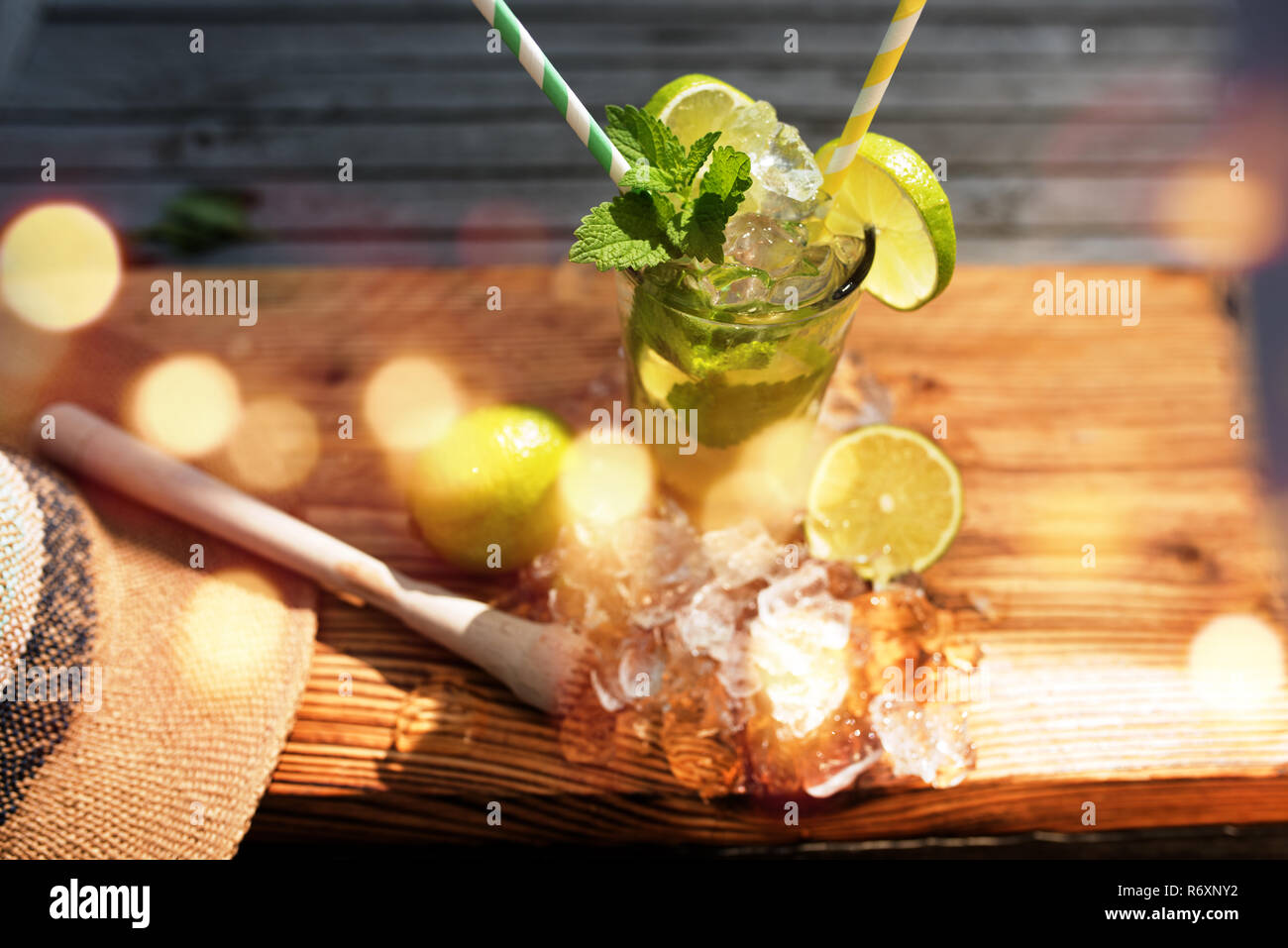 Fresh caipirinha cocktail con cubetti di ghiaccio Foto Stock