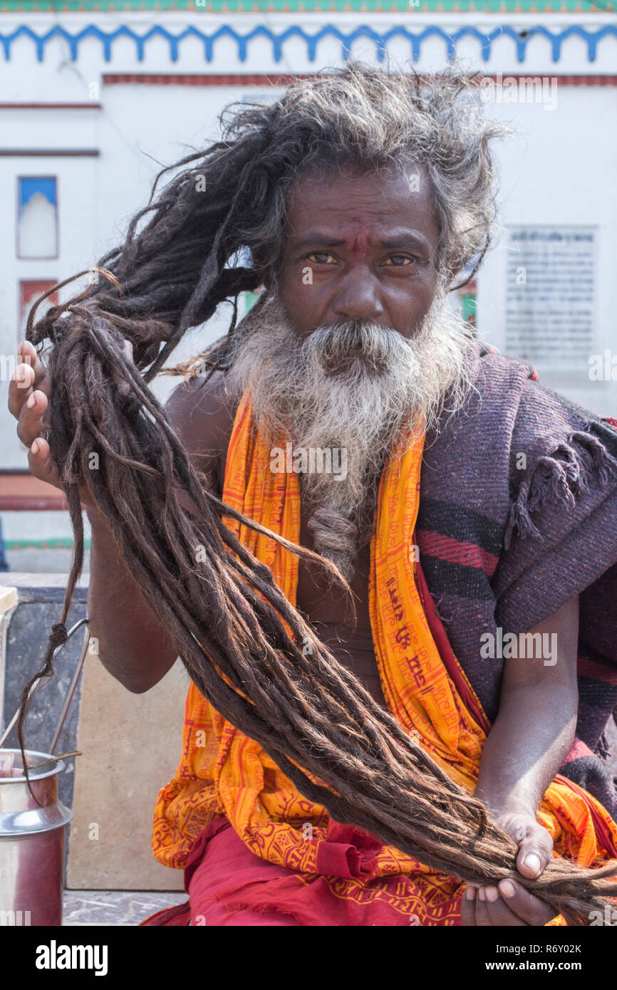 Janakpur, Nepal. Sadhu visualizzando i dreadlocks Foto Stock