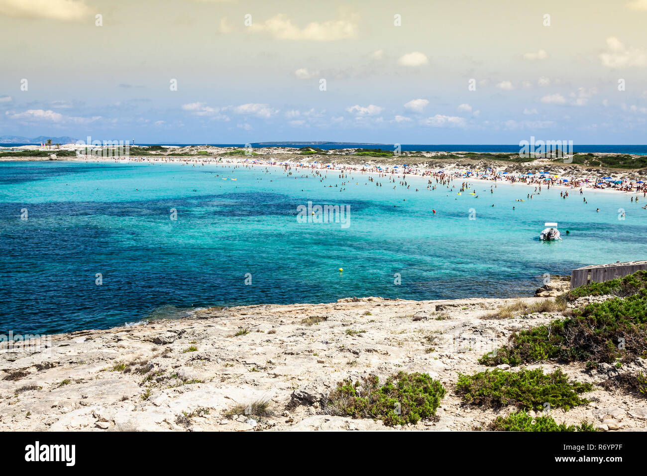 Formentera Isola delle Baleari vista dal mare di â€'â€"la costa ovest Foto Stock