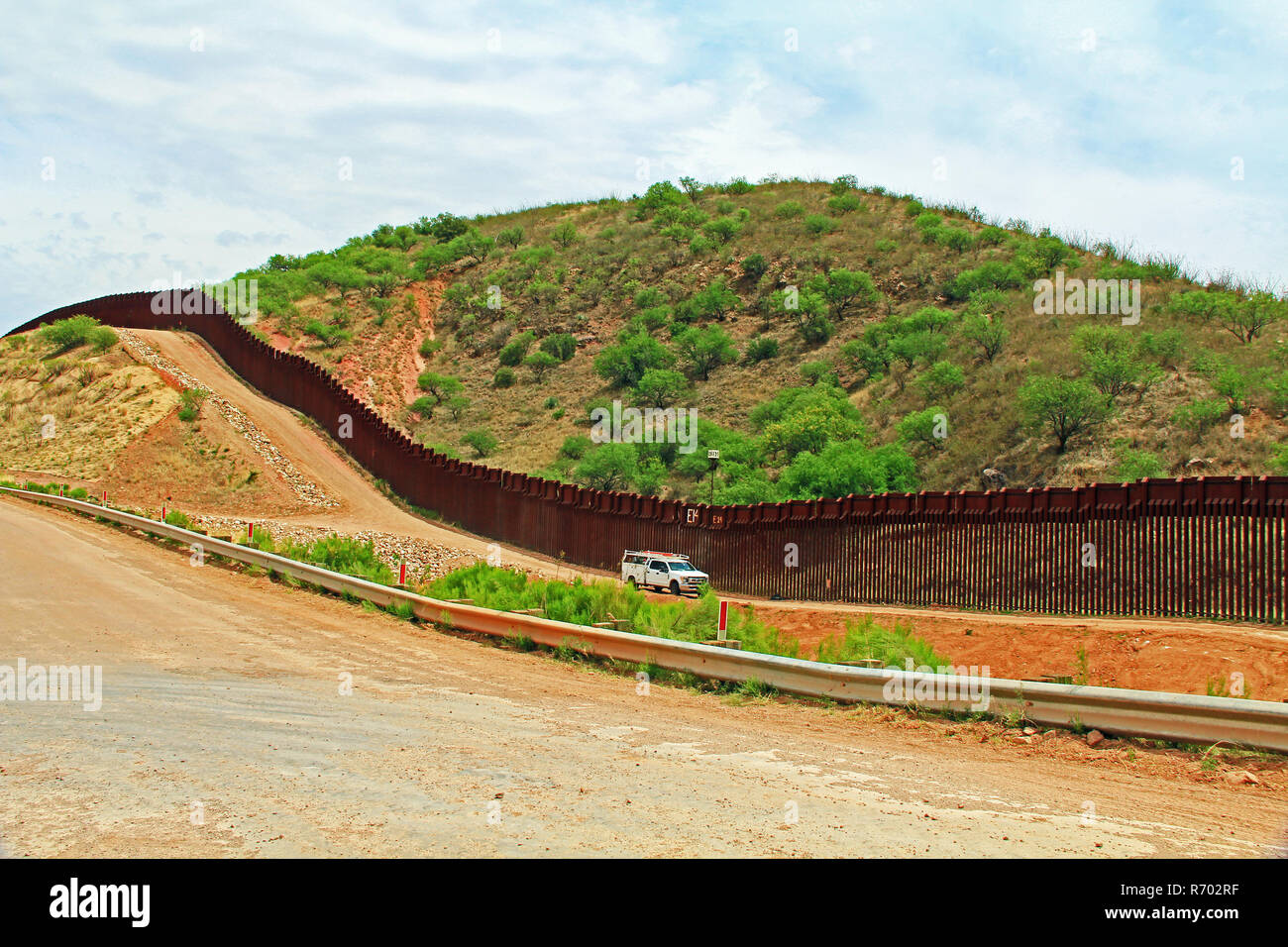 Recinzione di confine che separa gli Stati Uniti dal Messico vicino a Nogales, in Arizona Foto Stock
