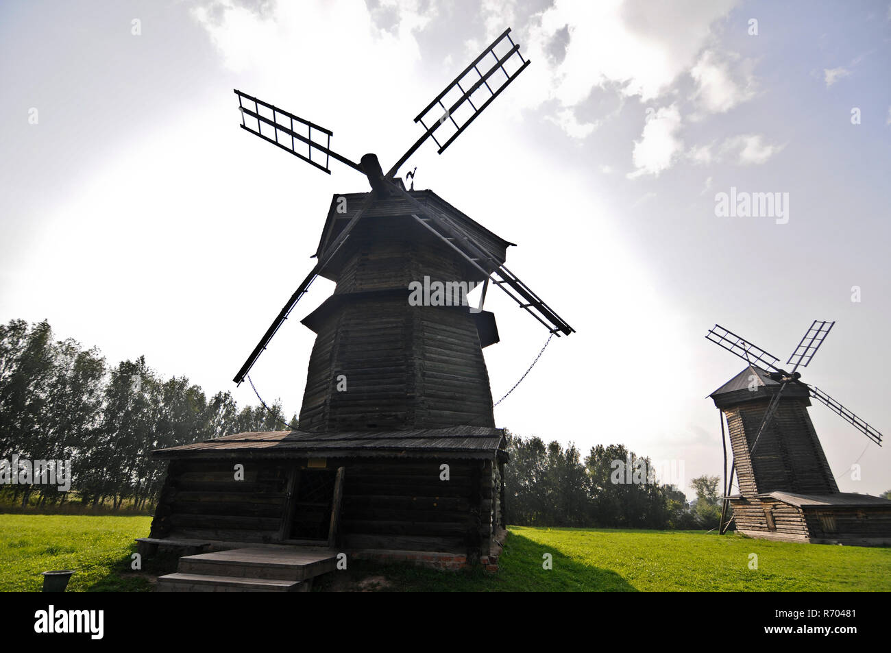 Museo di Architettura in Legno e vita contadina - Antico Mulino a vento in legno. Suzdal, Russia Foto Stock