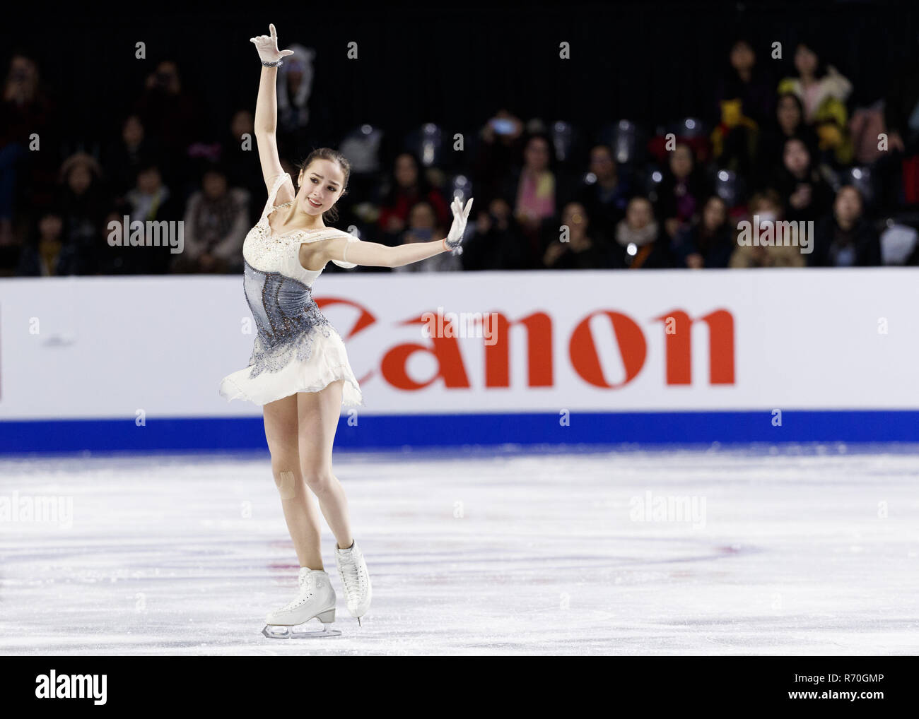 Vancouver, British Columbia, Canada. 6 dicembre, 2018. ALINA ZAGITOVA della Russia compete nel Signore breve programma presso il Senior ISU Grand Prix di Pattinaggio di Figura finale del dicembre 6, 2018 a Vancouver, British Columbia, Canada. Credito: Andrew mento/ZUMA filo/Alamy Live News Foto Stock