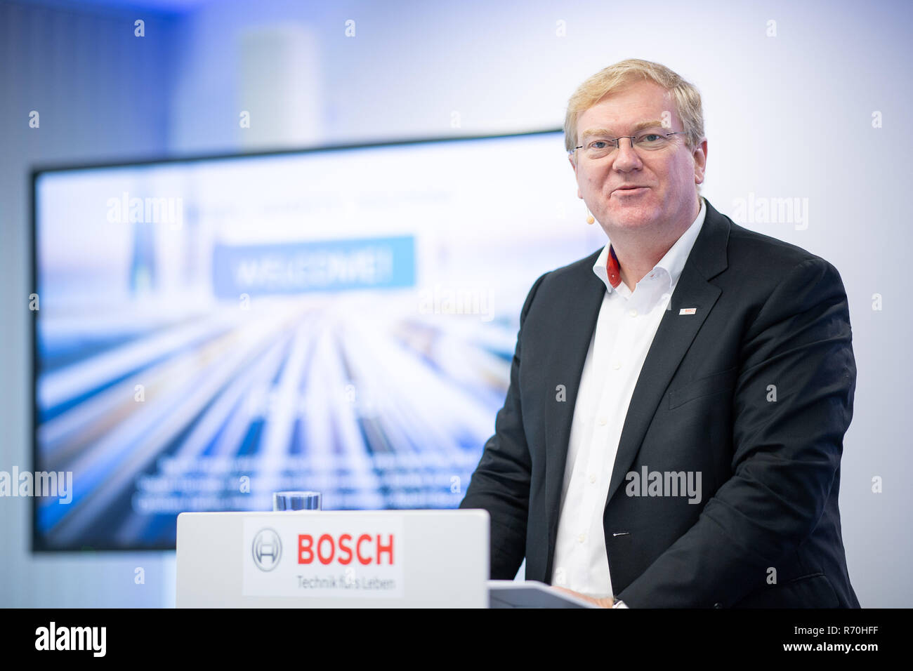 Gerlingen, Germania. 07Th Dec, 2018. Stefan Hartung, Bosch ex membro del consiglio di amministrazione per l'energia e la tecnologia edilizia settore commerciale, parlerà a una conferenza stampa della Bosch di tecnologia edilizia divisione. L energia e la tecnologia edilizia segmento è previsto per generare una il due per cento di aumento nelle vendite di quest'anno. Credito: Sebastian Gollnow/dpa/Alamy Live News Foto Stock