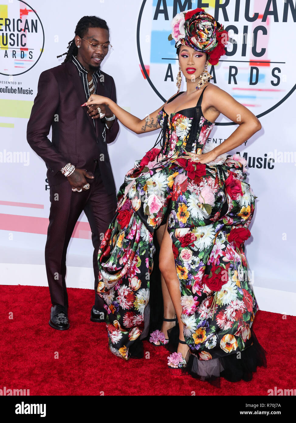 (FILE) 7 Dic 2018. Cardi B annuncia la rottura con offset. Cardi B dice che lei e suo marito Offset hanno rotto. Il 25-anno-vecchio rapper postato un 42-secondo video sul suo account Instagram inizio mercoledì mattina annunciando la divisione. Foto: Los Angeles, CA, Stati Uniti d'America - 09 ottobre 2018: Rapper Offset e moglie/rapper Cardi B arrivano al 2018 American Music Awards tenutosi presso il Teatro di Microsoft L.A. Vivere il 9 ottobre 2018. Credito: Image Press Agency/Alamy Live News Foto Stock