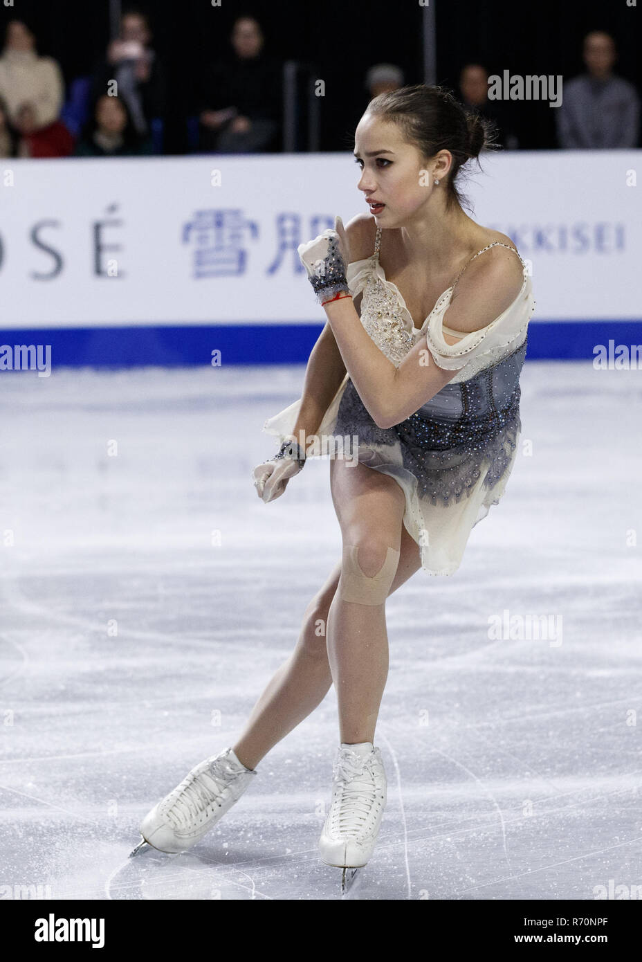 Vancouver, British Columbia, Canada. 6 dicembre, 2018. ALINA ZAGITOVA della Russia compete nel Signore breve programma presso il Senior ISU Grand Prix di Pattinaggio di Figura finale del dicembre 6, 2018 a Vancouver, British Columbia, Canada. Credito: Andrew mento/ZUMA filo/Alamy Live News Foto Stock