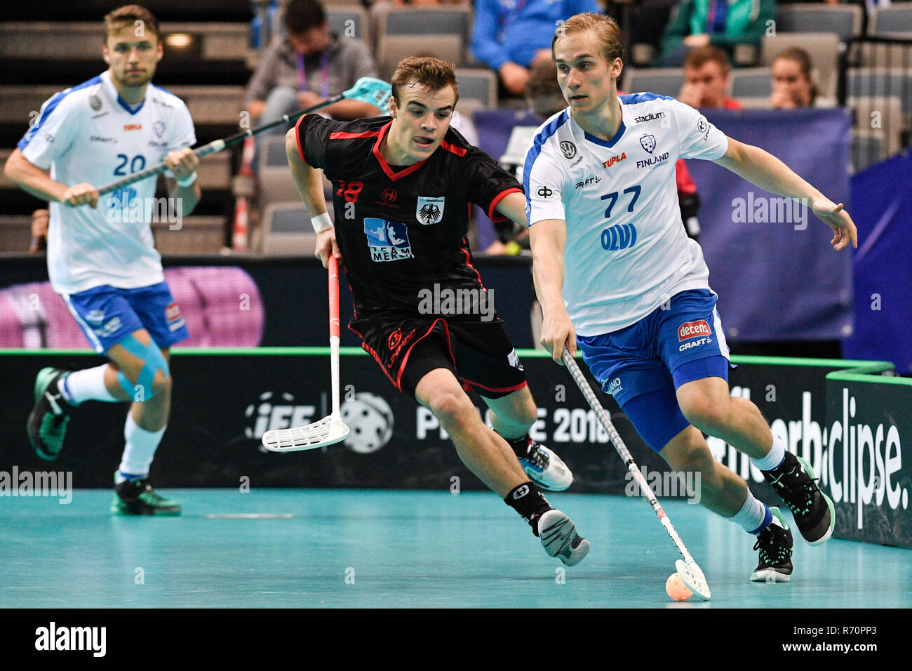 Praga, Repubblica Ceca. 07Th Dec, 2018. L-R Nico Salo (FIN), Massimiliano Falkenberger (GER) e Sami Johansson (FIN) in azione durante il mondiale maschile campionati sul floorball quarterfinal match Finlandia vs Germania, giocato a Praga, nella Repubblica Ceca il 7 dicembre 2018. Credito: Michal Kamaryt/CTK foto/Alamy Live News Foto Stock